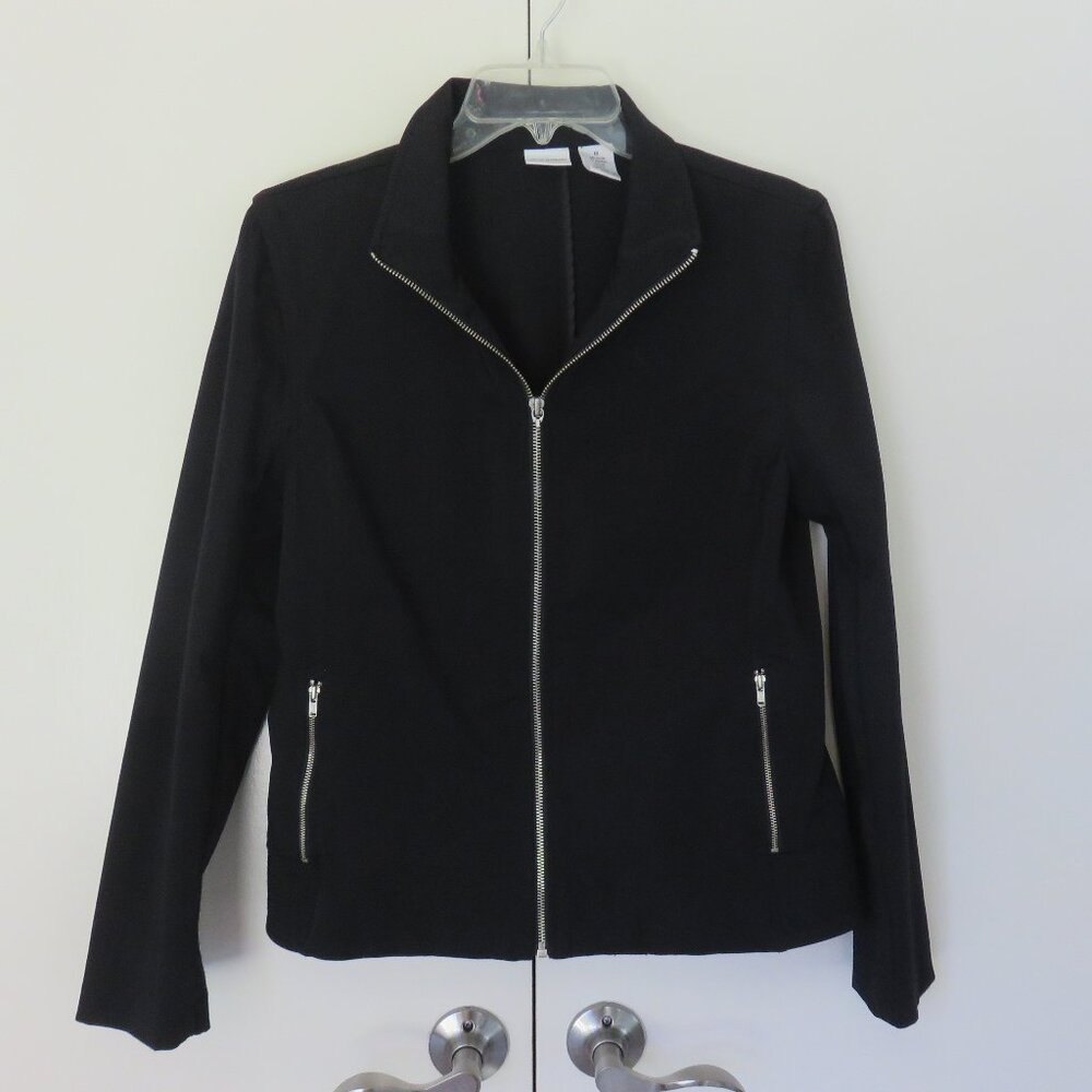 Short Black Lightweight Jacket Zippered..............726